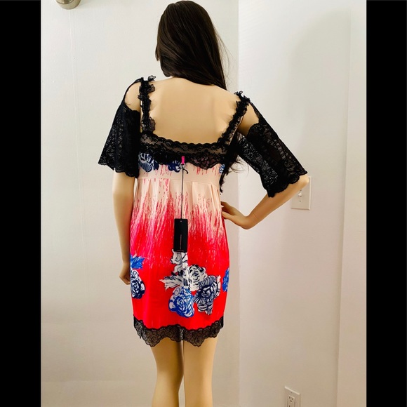 Save The Queen Top 👚 - Picture 6 of 7